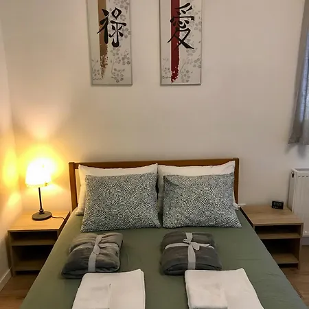 Quiet, Green, Relaxing Place - 2 Bedroom *