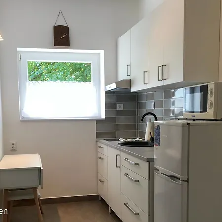 Apartment Quiet, Green, Relaxing Place - 2 Bedroom *