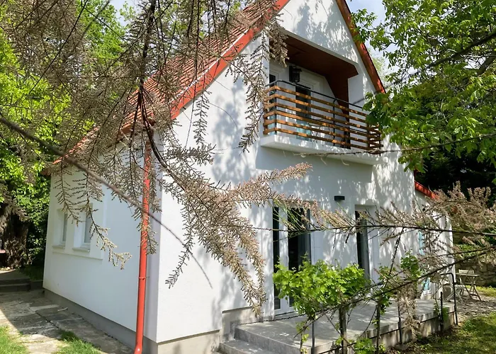 Quiet, Green, Relaxing Place - 2 Bedroom 巴拉顿菲赖德